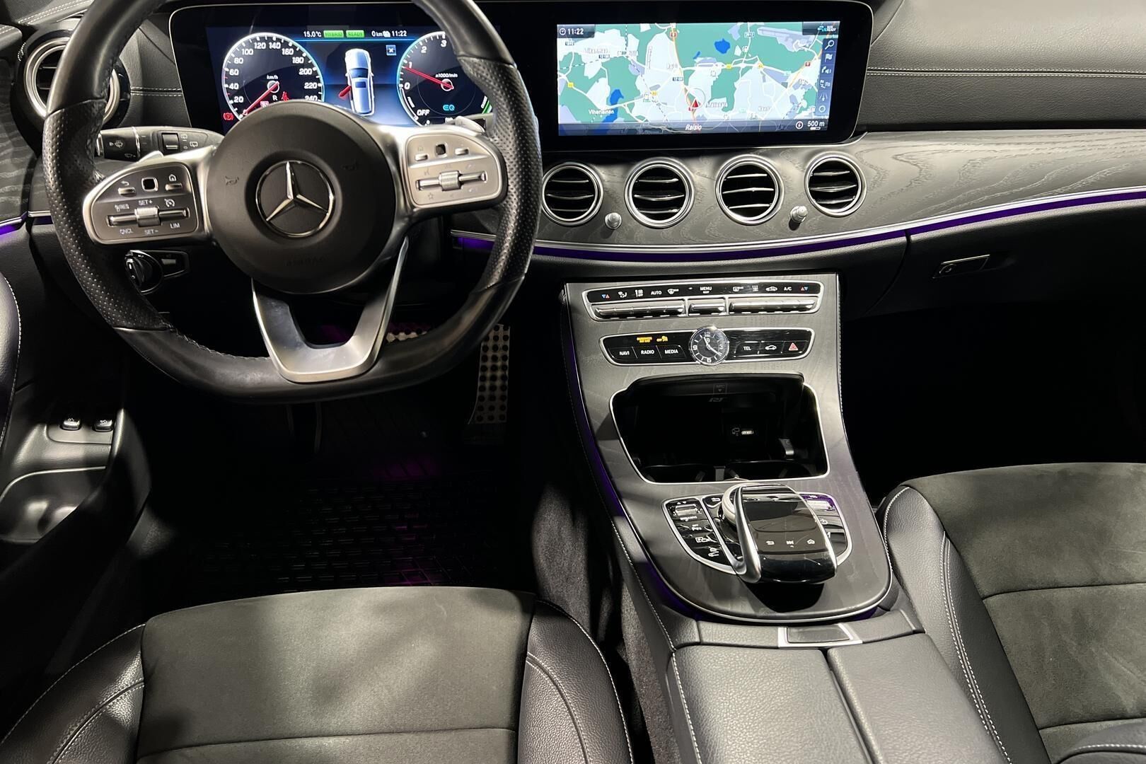 Mercedes-Benz E iso kuva 10