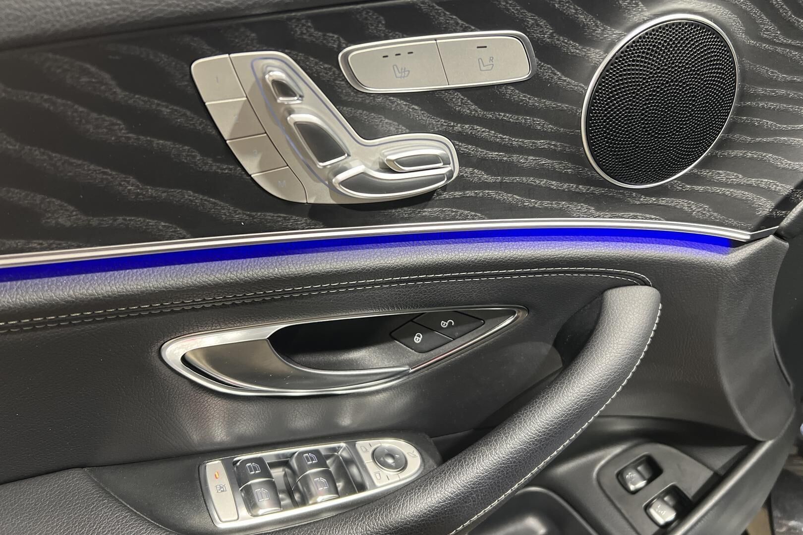 Mercedes-Benz E iso kuva 25