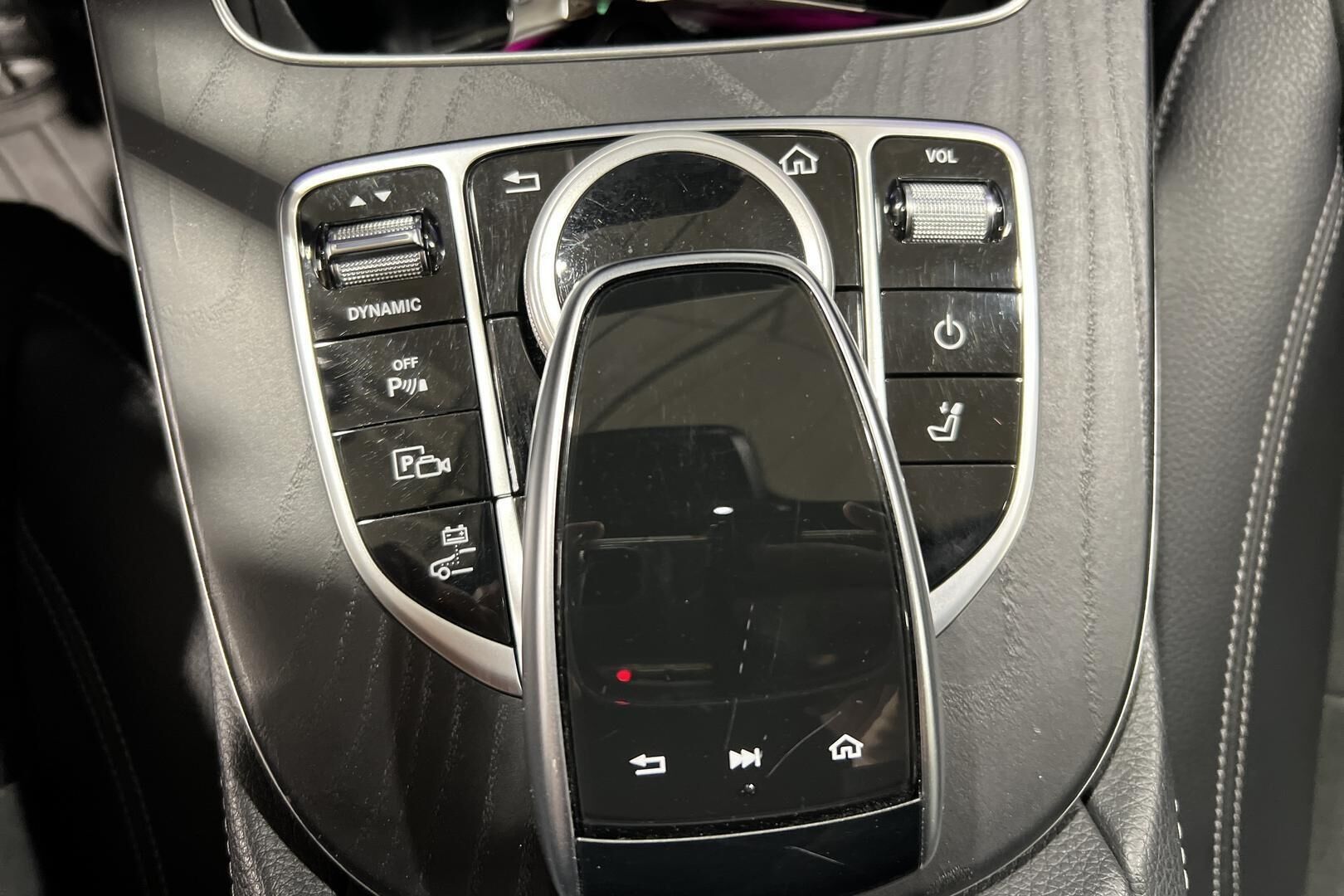 Mercedes-Benz E iso kuva 18