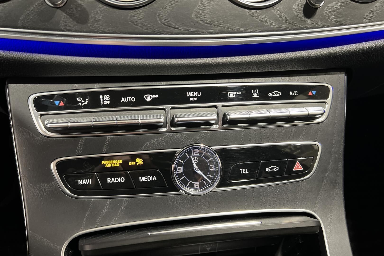Mercedes-Benz E iso kuva 19