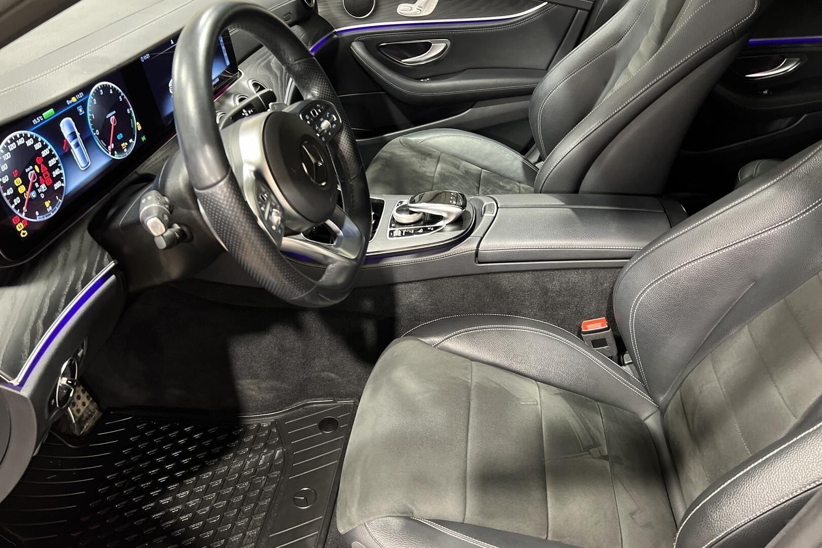 Mercedes-Benz E iso kuva 8