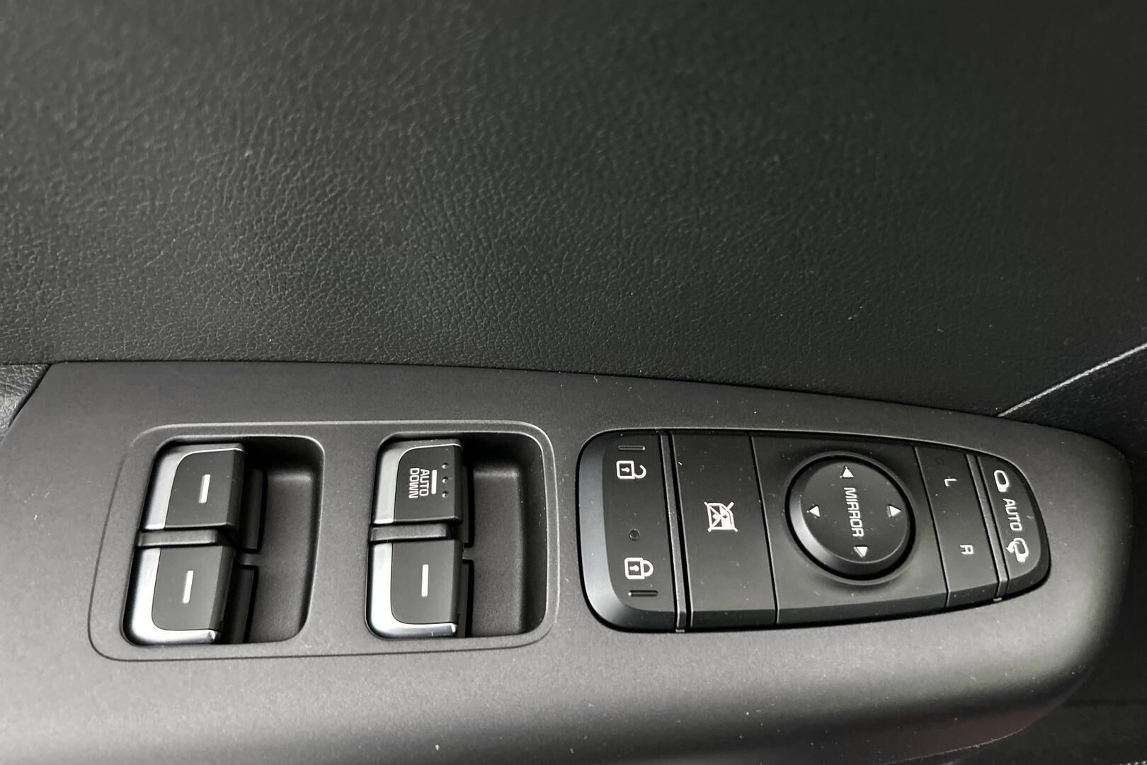 Kia Sportage iso kuva 15