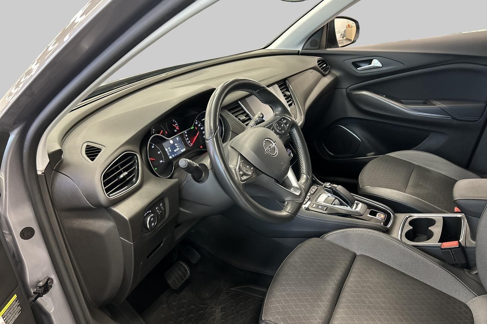 Opel Grandland X iso kuva 8