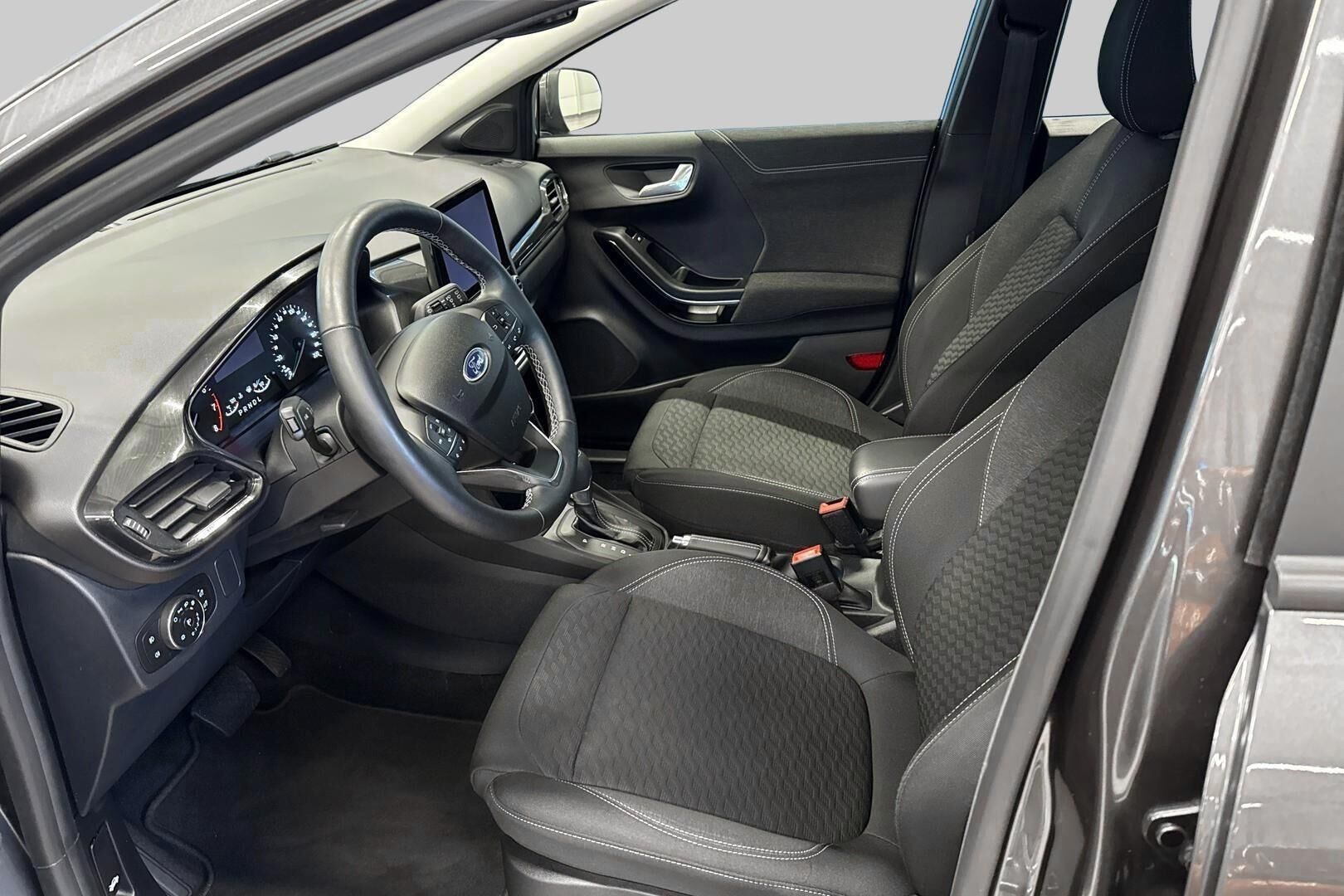 Ford Puma iso kuva 9