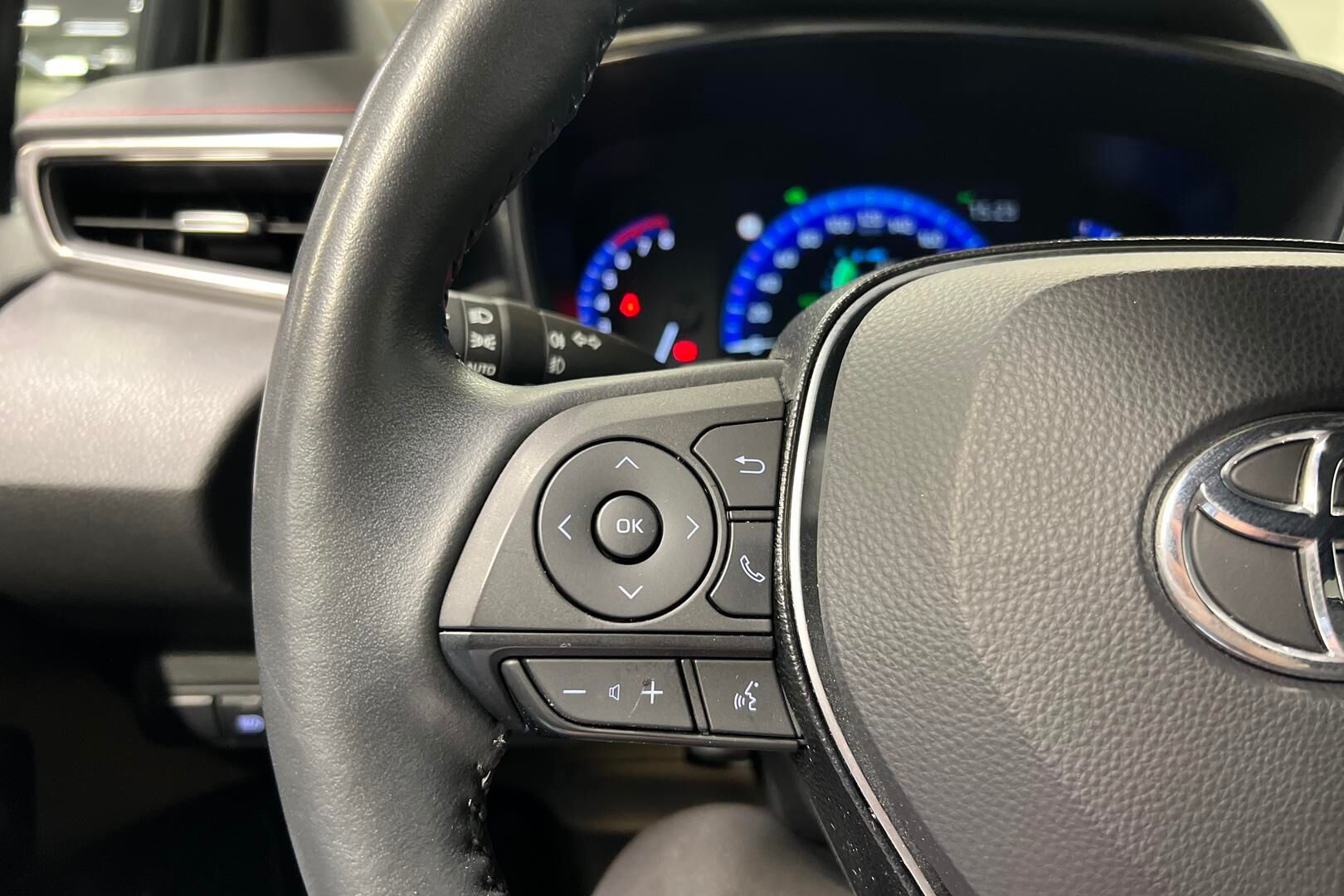 Toyota Corolla iso kuva 14