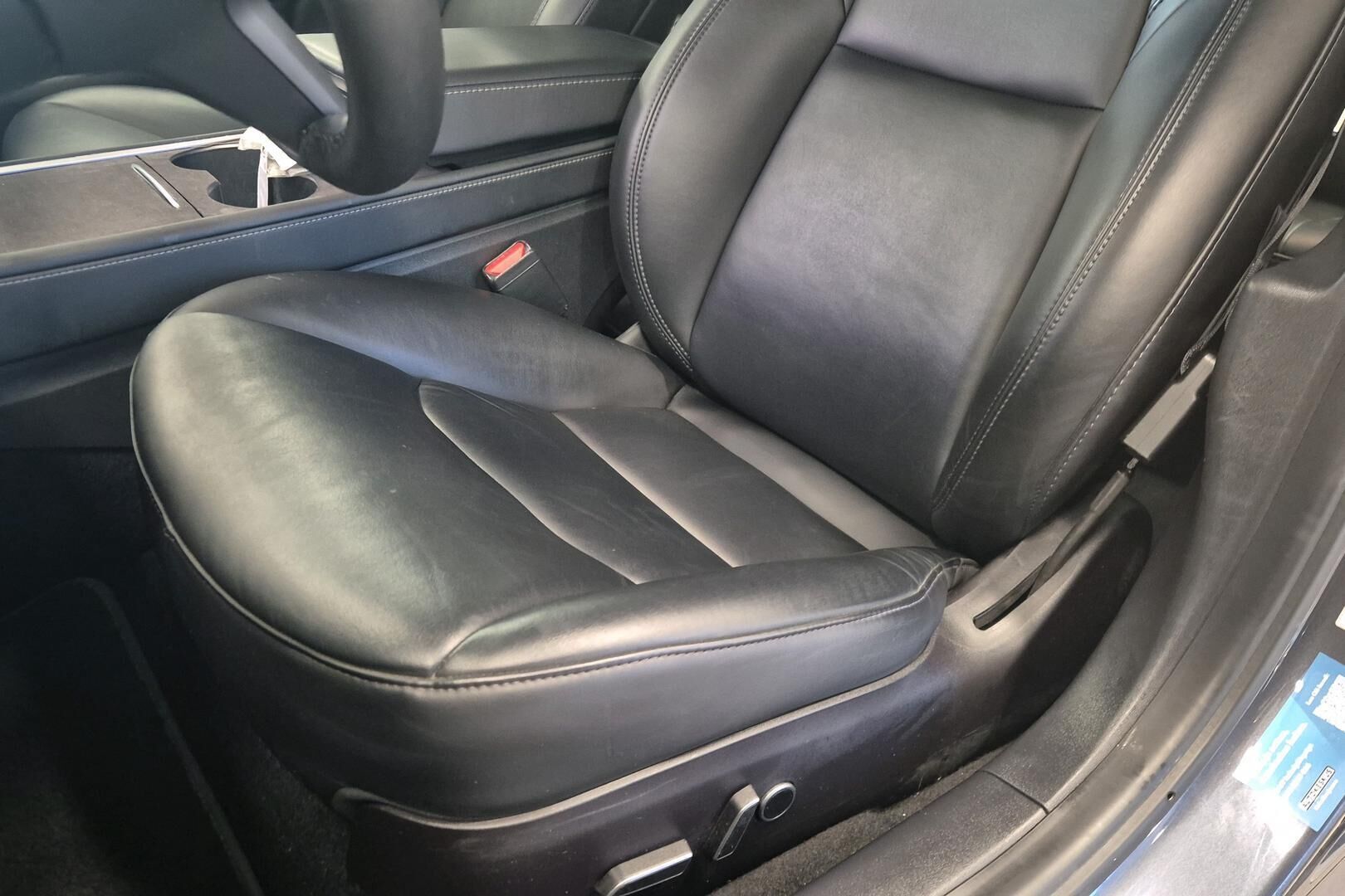 Tesla Model 3 iso kuva 16