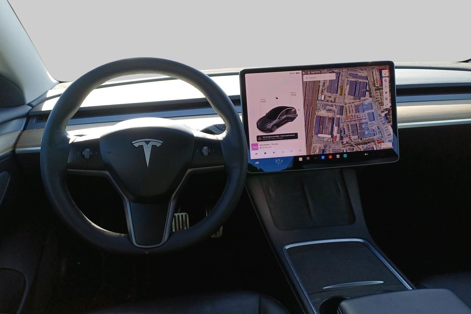 Tesla Model 3 iso kuva 2