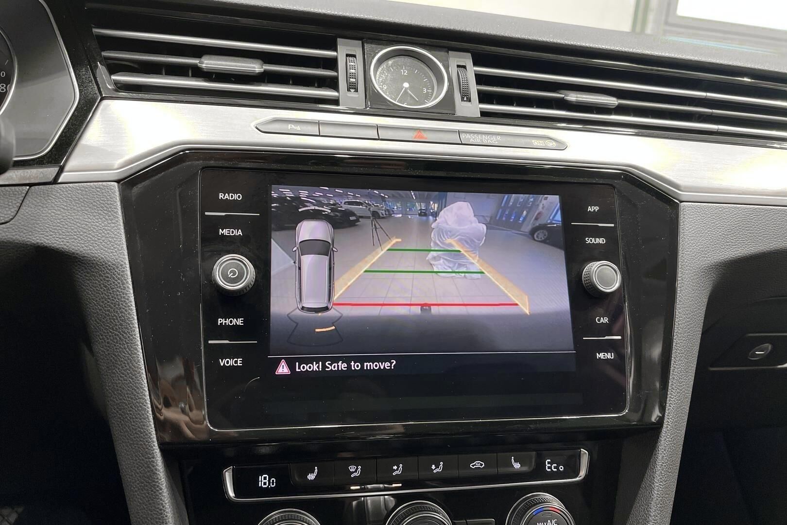 Volkswagen Passat iso kuva 15