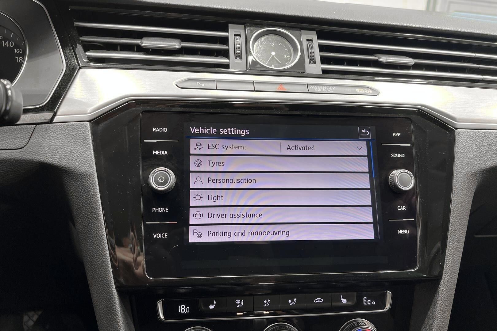 Volkswagen Passat iso kuva 17