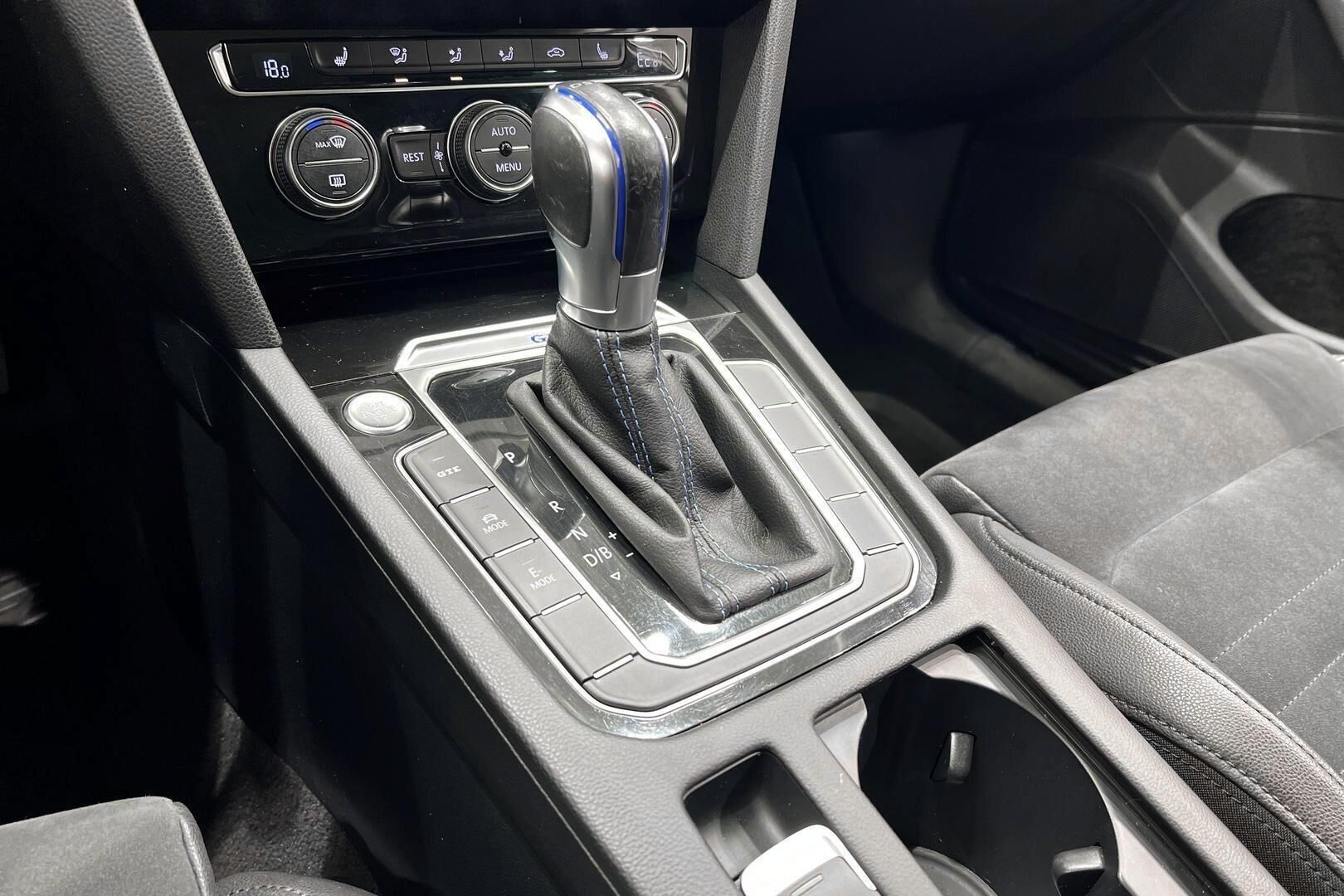 Volkswagen Passat iso kuva 20