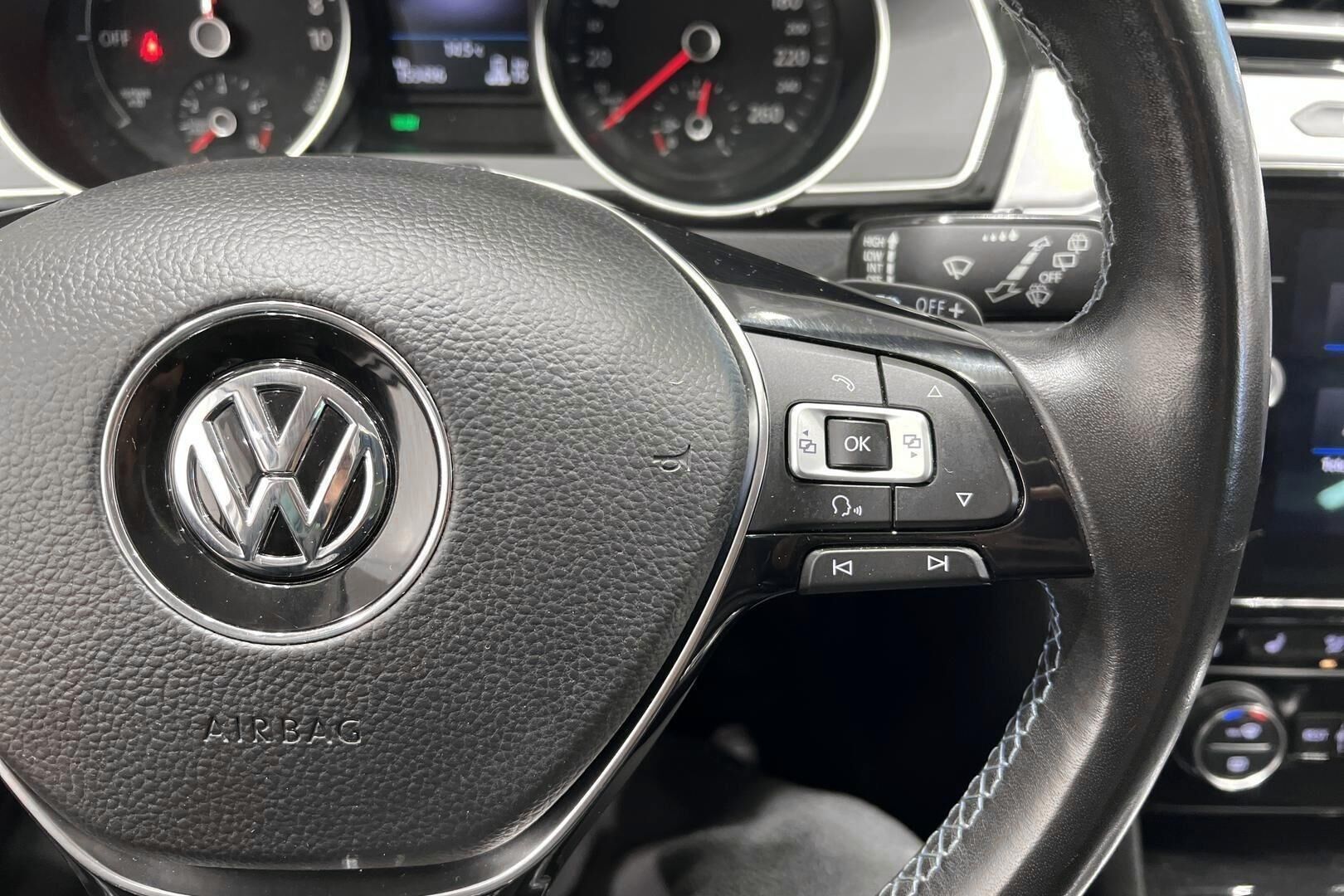 Volkswagen Passat iso kuva 24