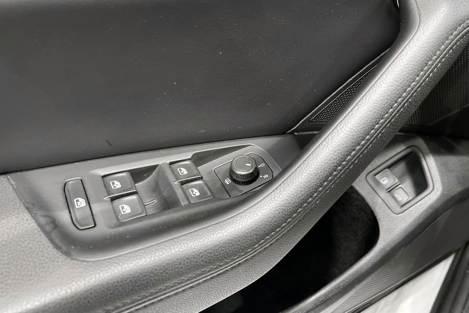 Volkswagen Passat iso kuva 28