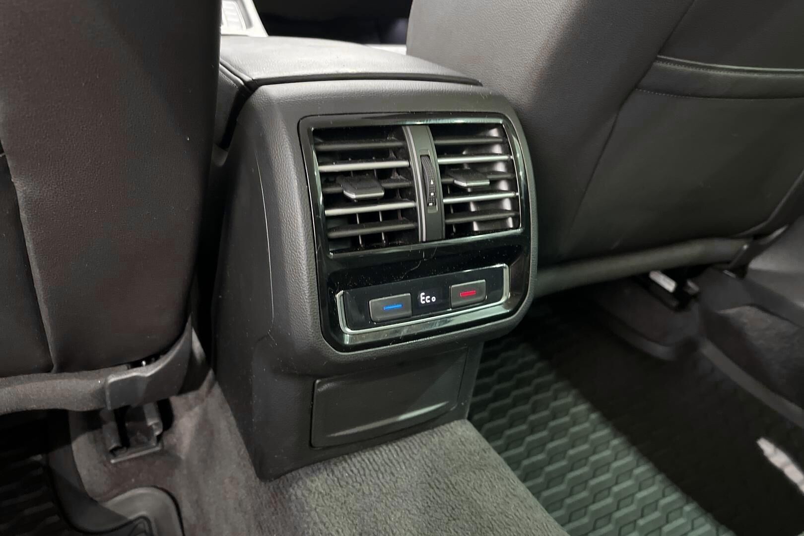 Volkswagen Passat iso kuva 29