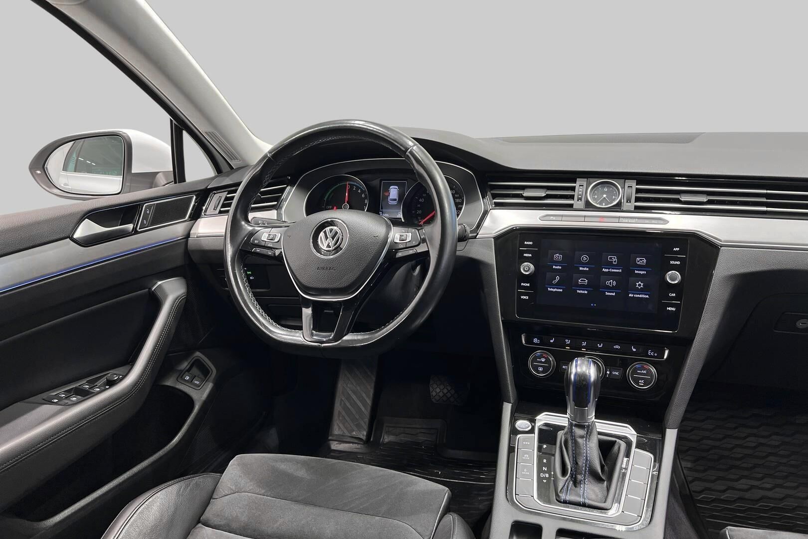 Volkswagen Passat iso kuva 30