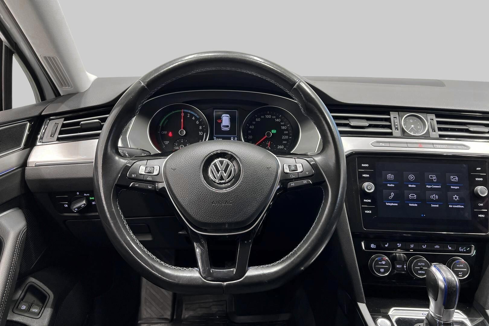 Volkswagen Passat iso kuva 31
