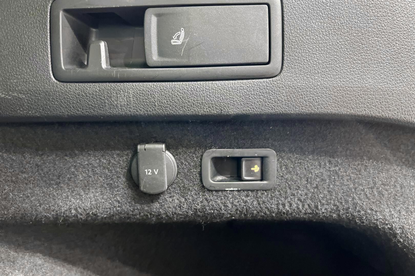 Volkswagen Passat iso kuva 34