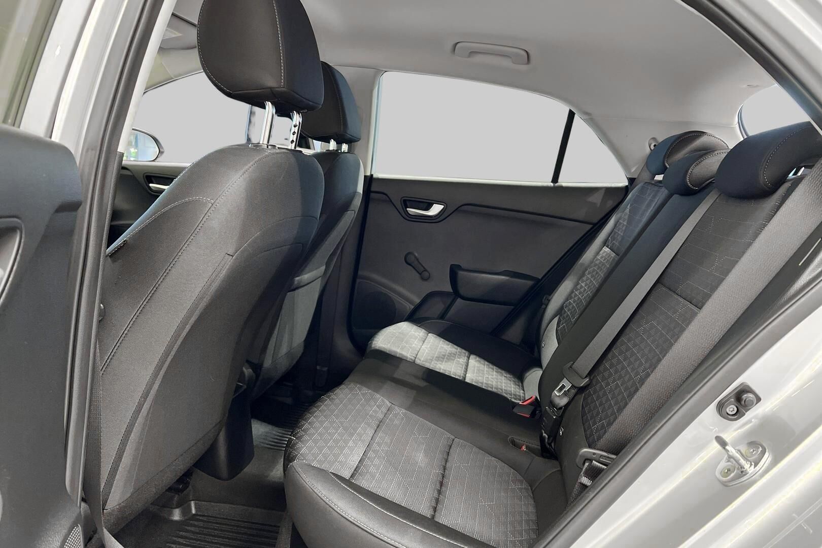 Kia Rio iso kuva 10