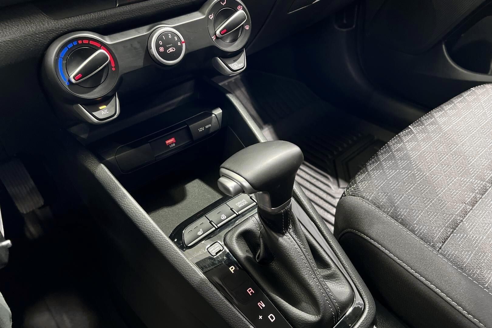 Kia Rio iso kuva 18