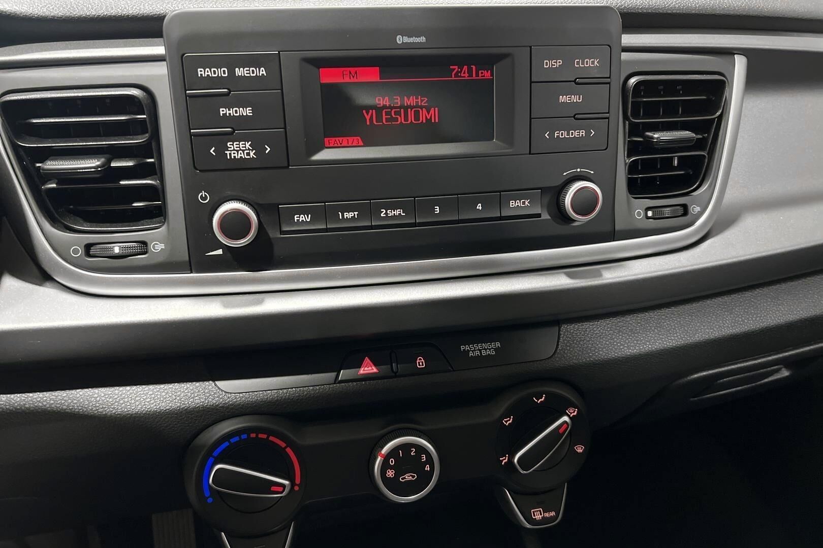 Kia Rio iso kuva 10