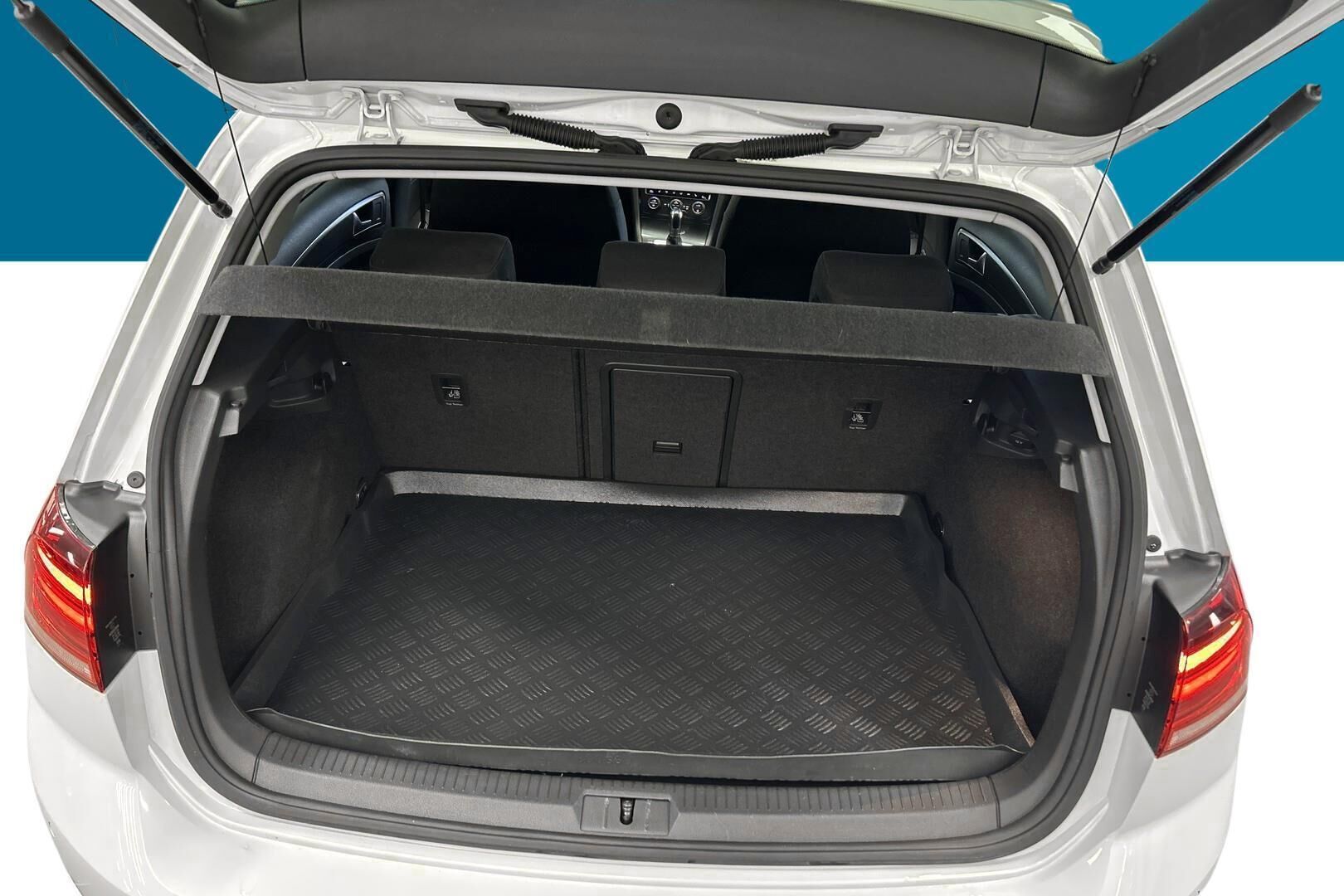 Volkswagen Golf iso kuva 11