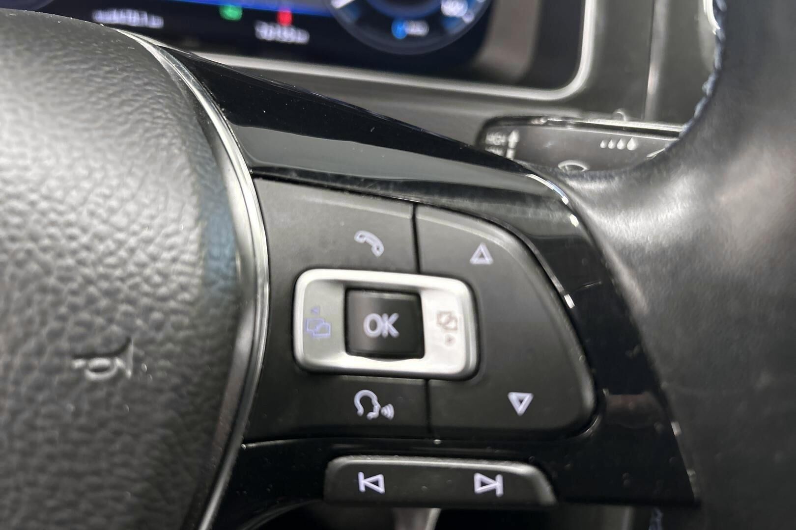 Volkswagen Golf iso kuva 21