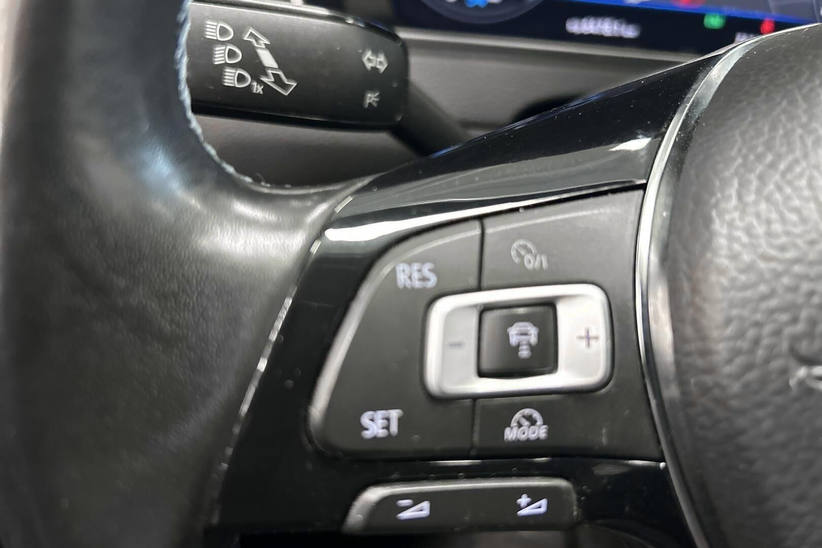 Volkswagen Golf iso kuva 22