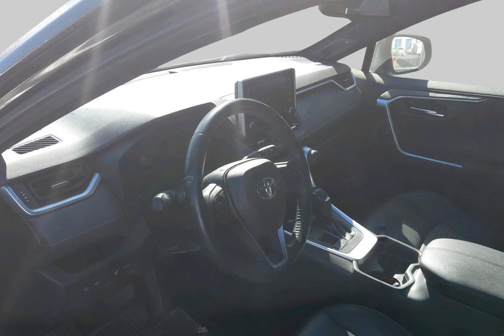 Toyota RAV4 iso kuva 1