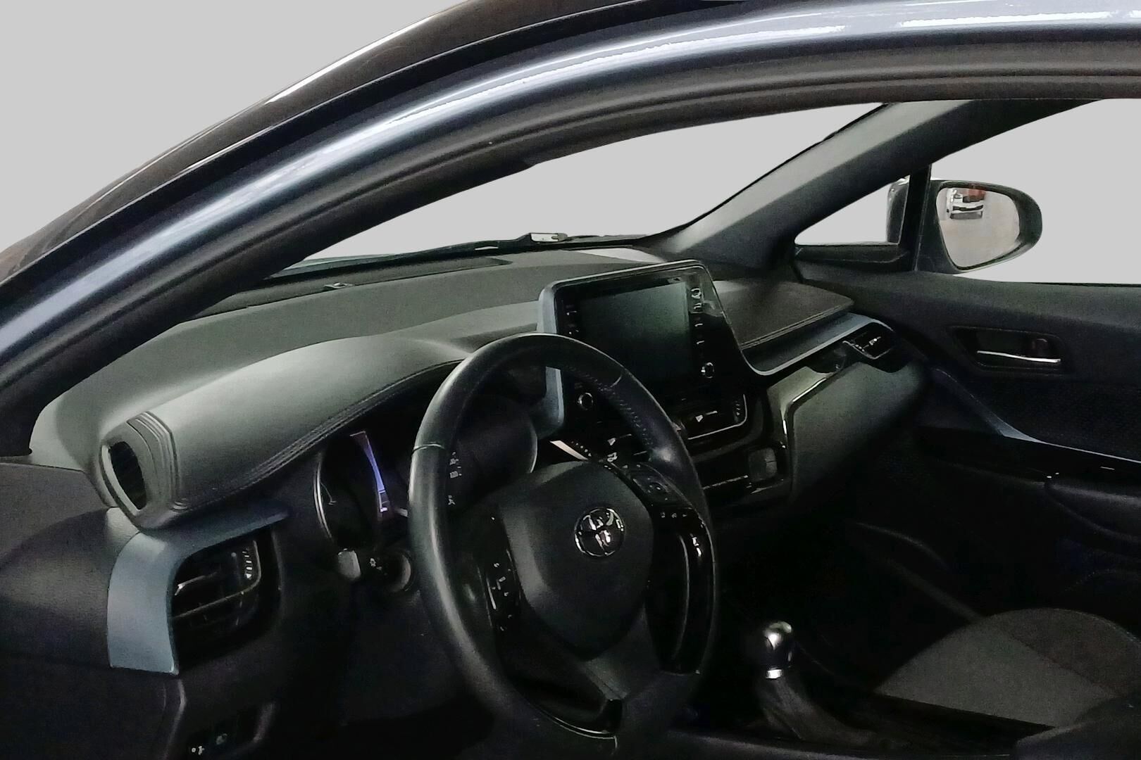 Toyota C-HR iso kuva 2