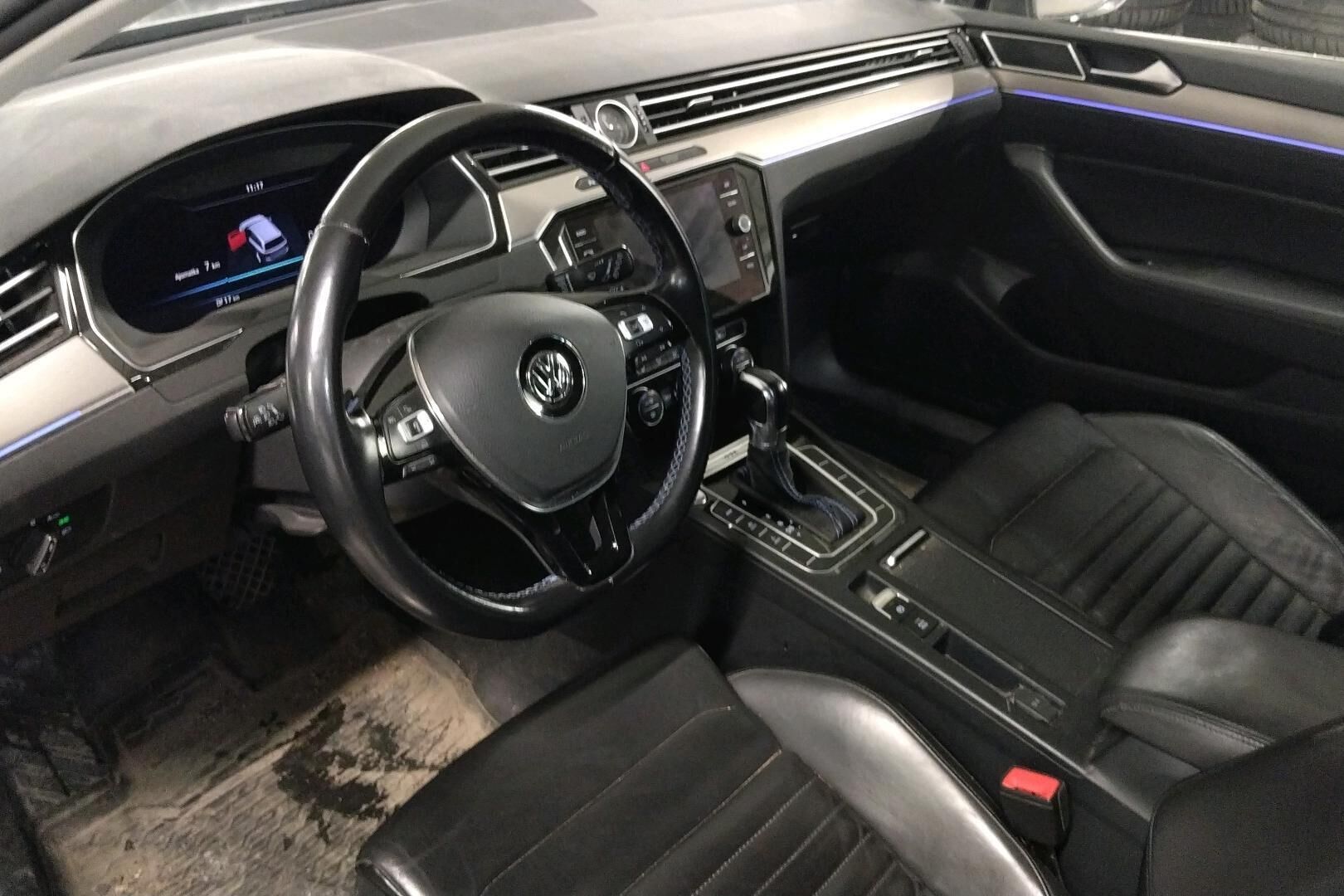 Volkswagen Passat iso kuva 3