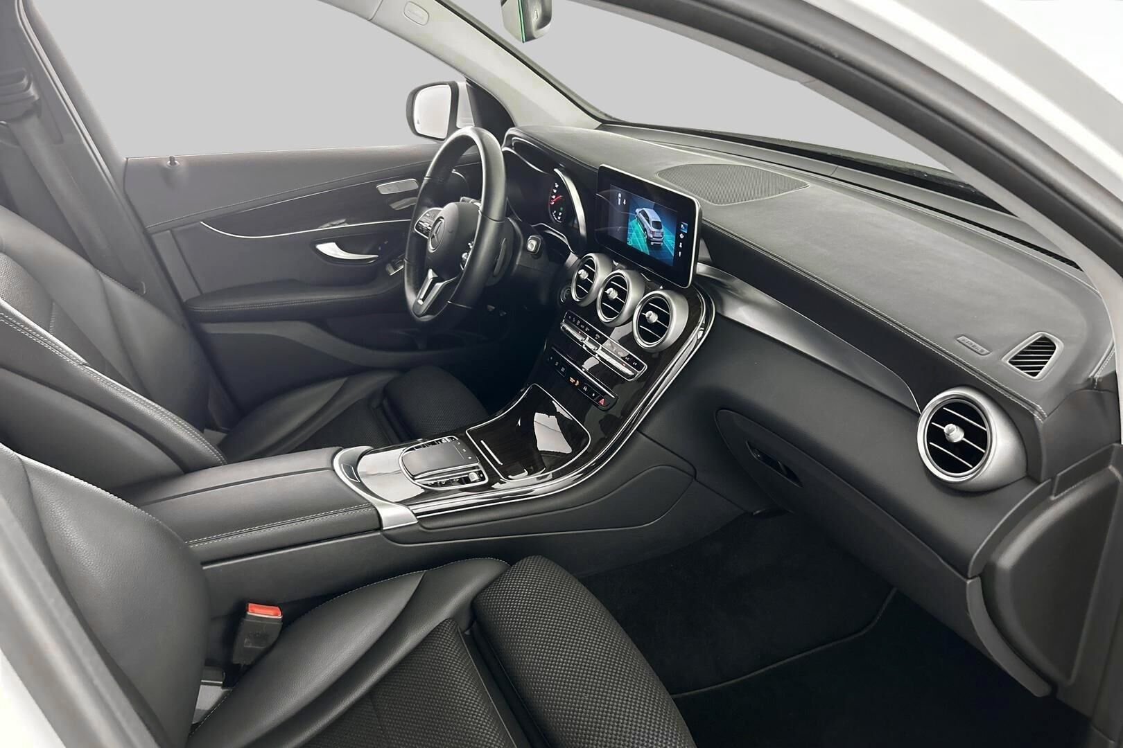 Mercedes-Benz GLC iso kuva 35