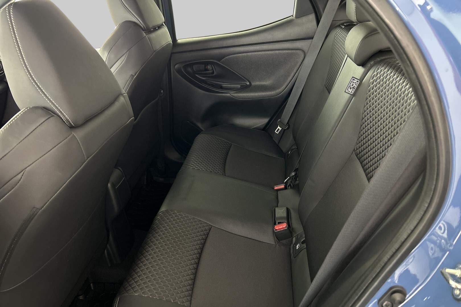 Toyota Yaris iso kuva 8