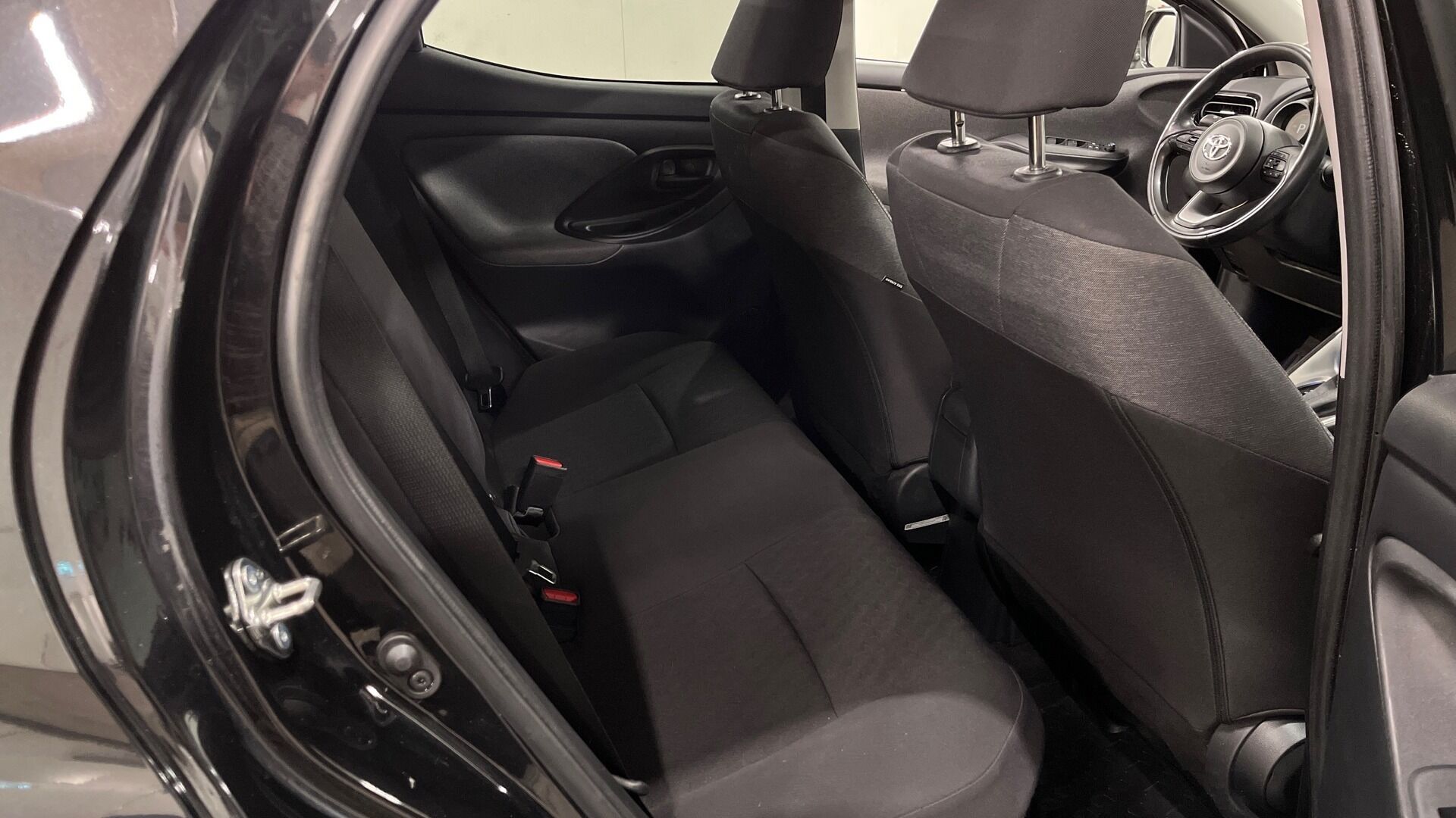 Toyota Yaris iso kuva 15