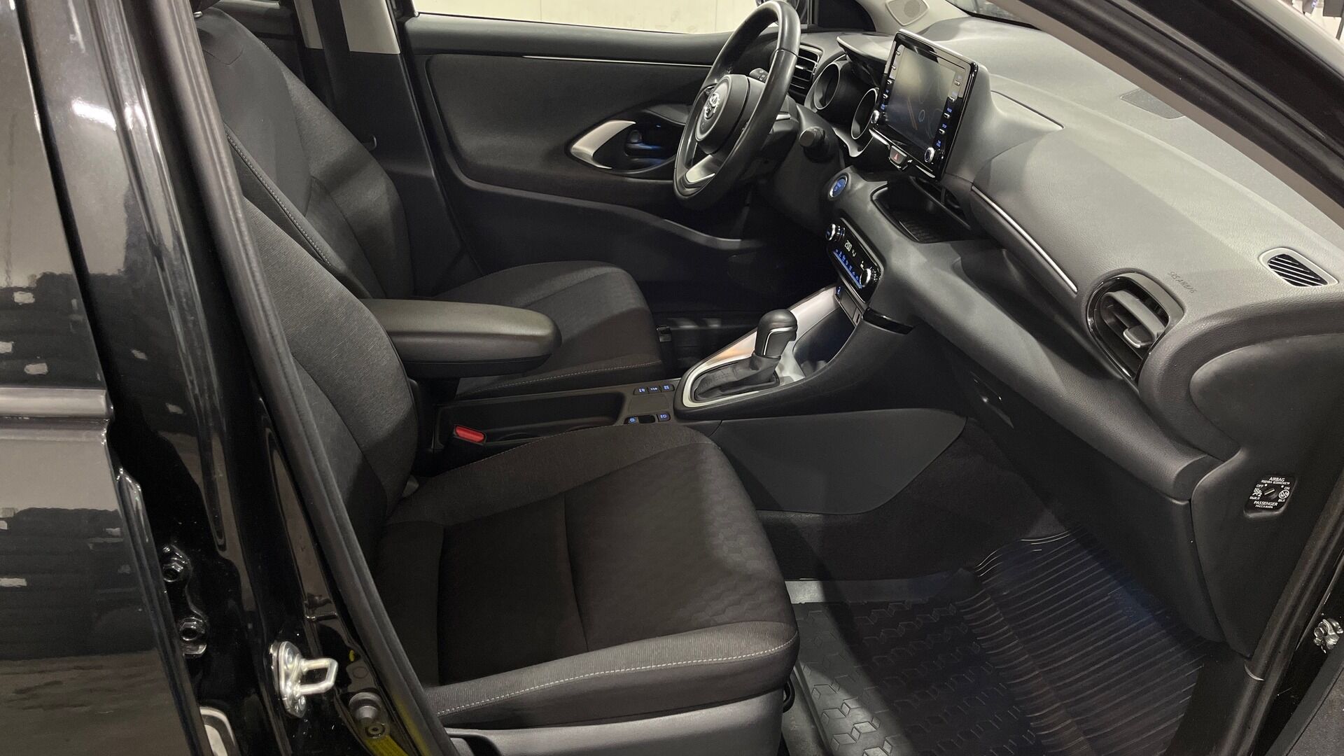 Toyota Yaris iso kuva 16