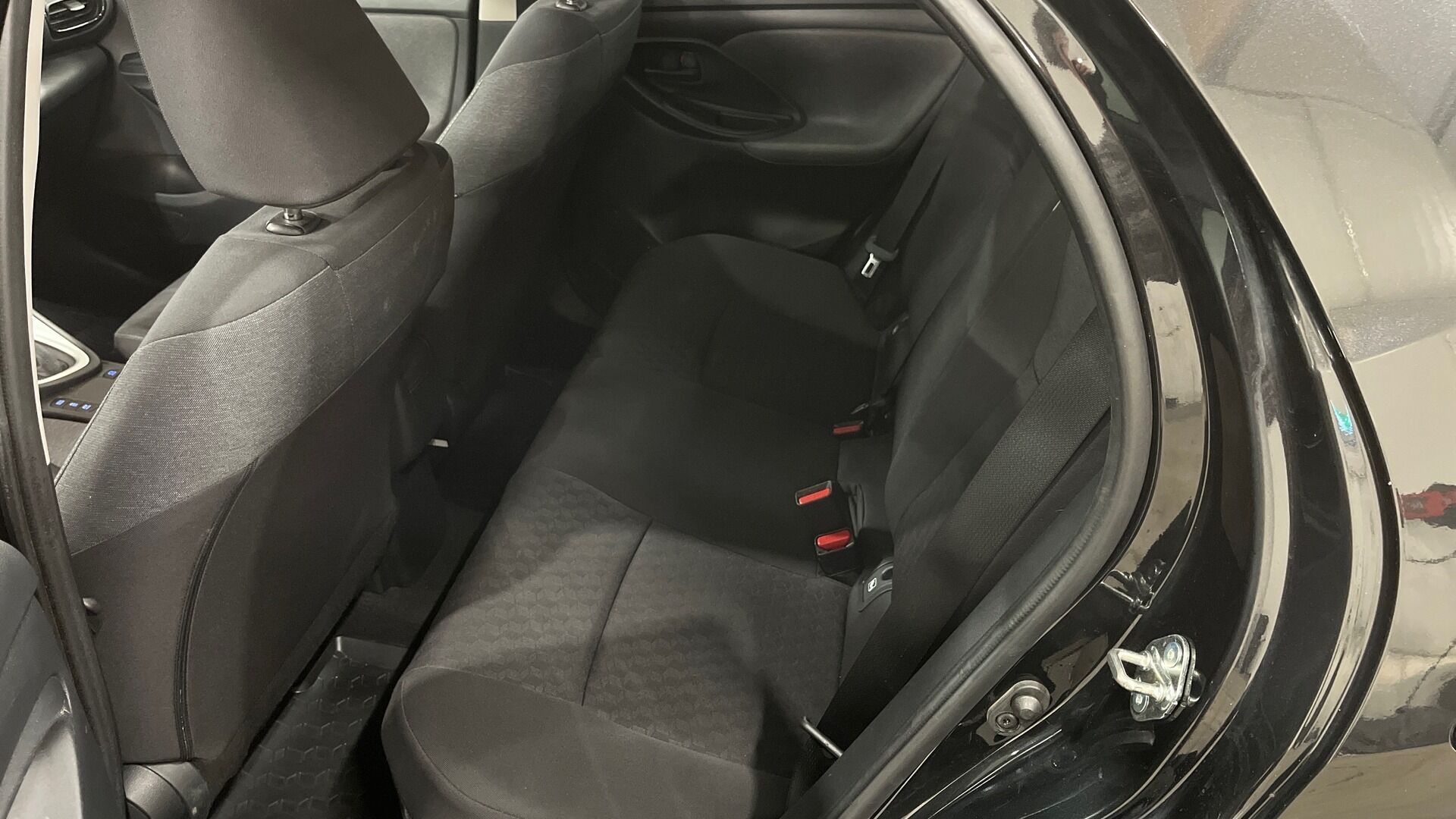 Toyota Yaris iso kuva 8