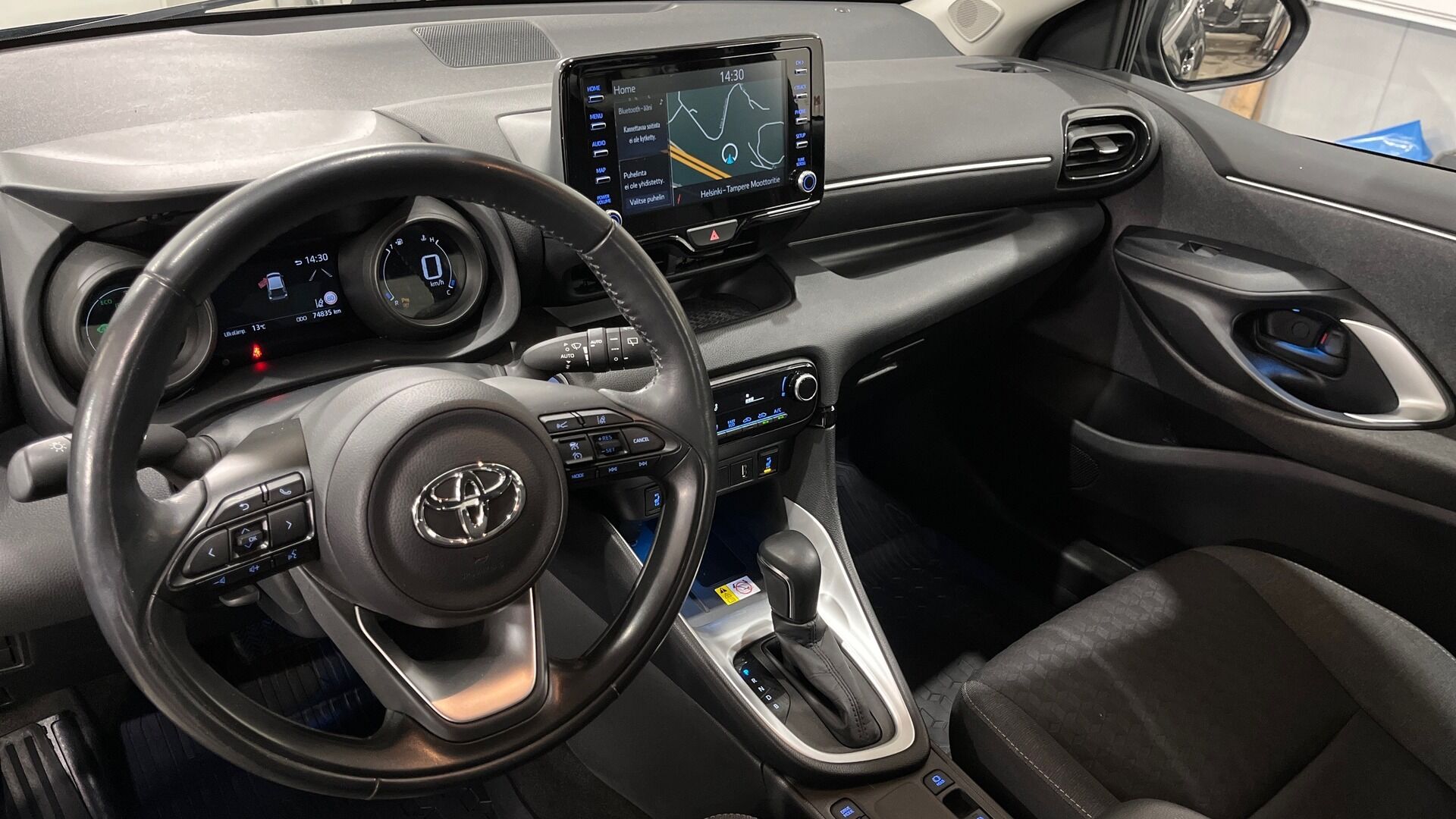 Toyota Yaris iso kuva 9