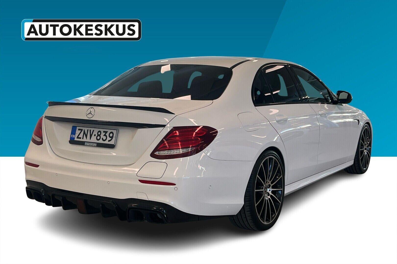 Mercedes-Benz E iso kuva 1