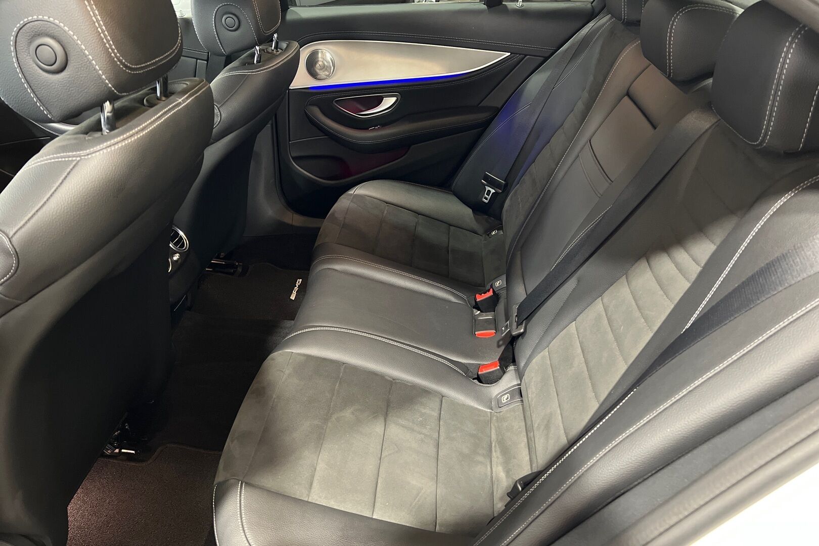 Mercedes-Benz E iso kuva 11