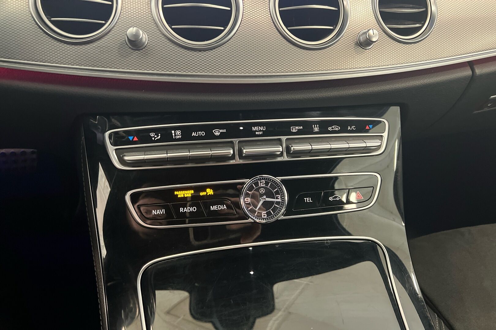 Mercedes-Benz E iso kuva 13