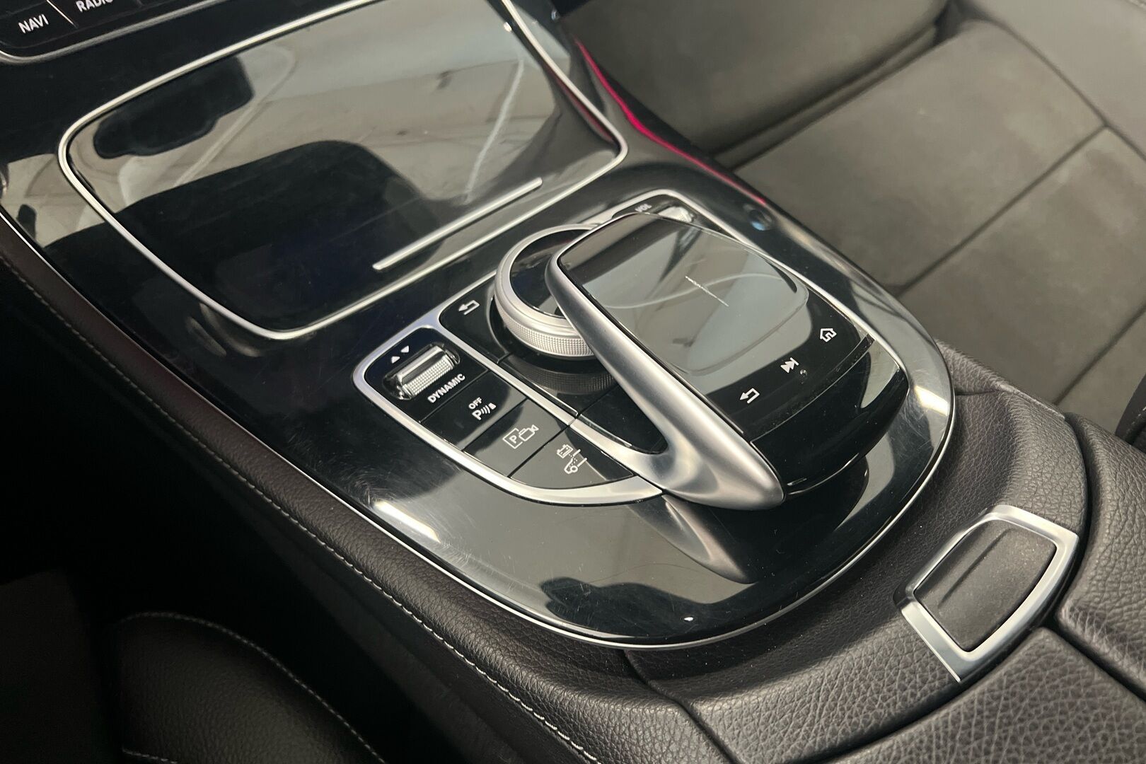 Mercedes-Benz E iso kuva 14