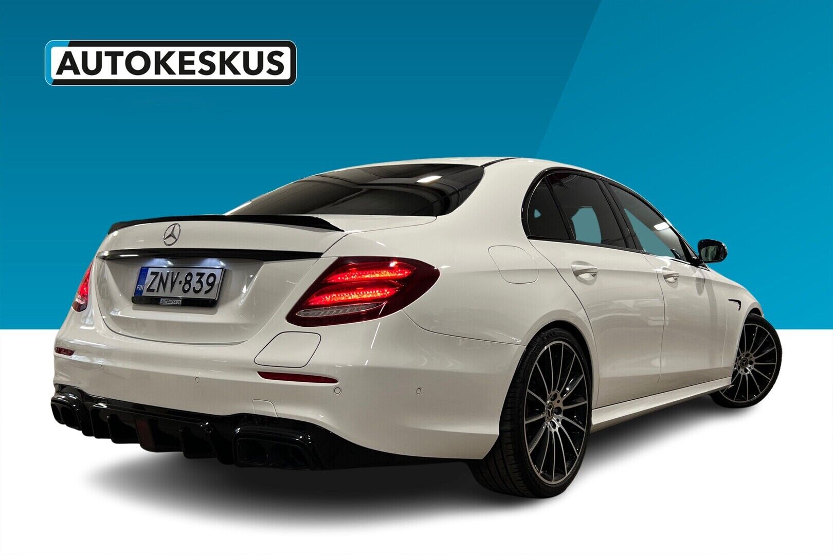Mercedes-Benz E iso kuva 2
