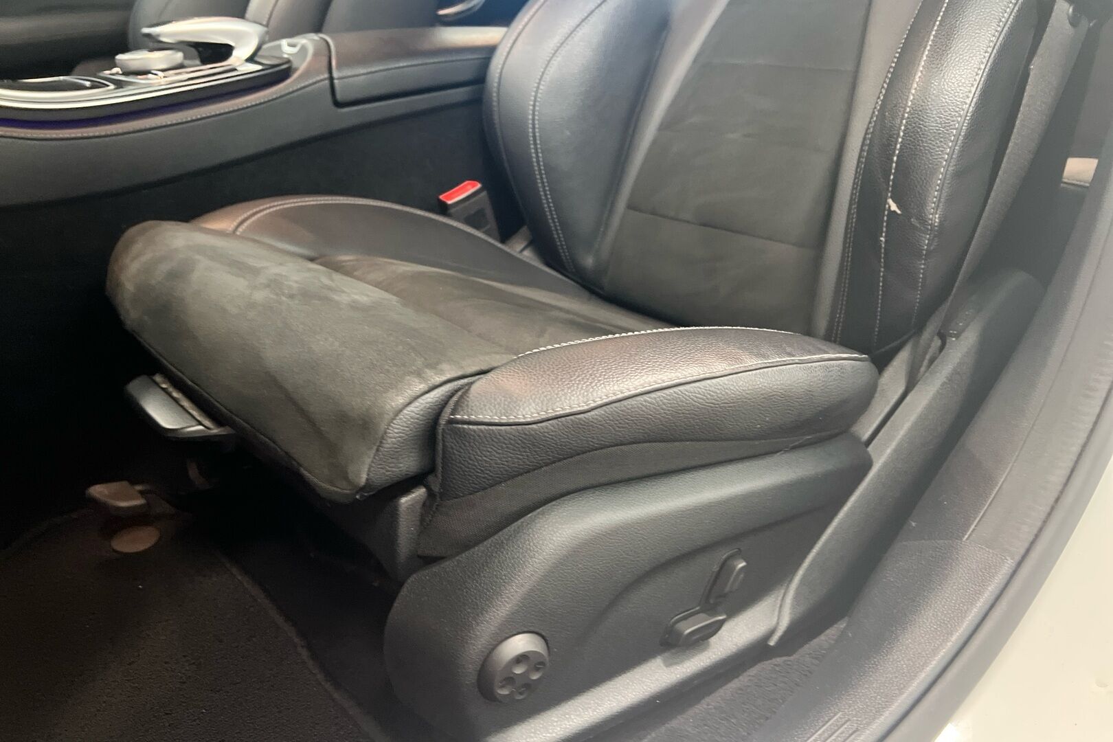Mercedes-Benz E iso kuva 20
