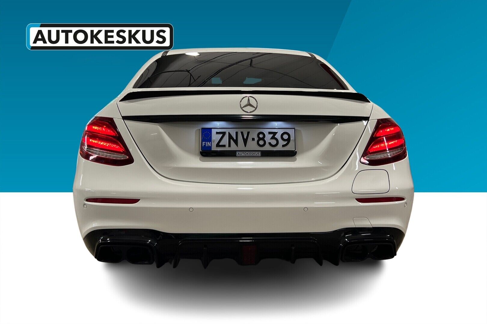Mercedes-Benz E iso kuva 3
