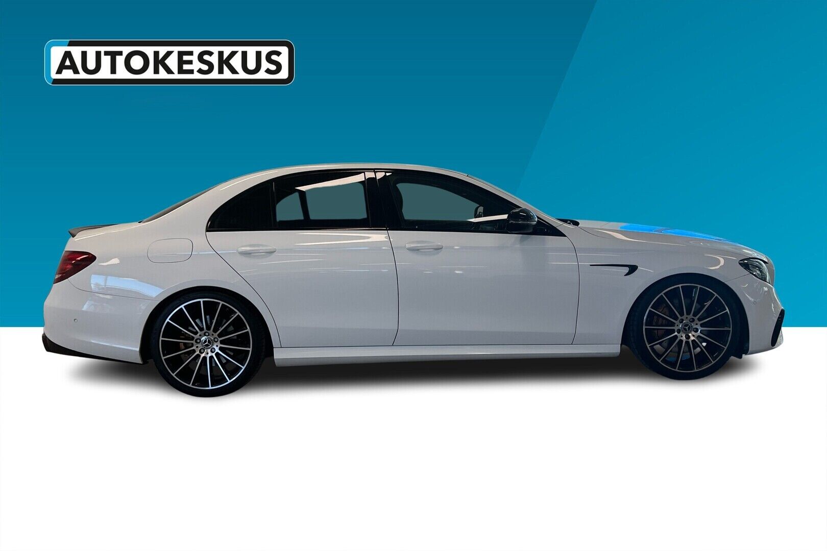 Mercedes-Benz E iso kuva 5