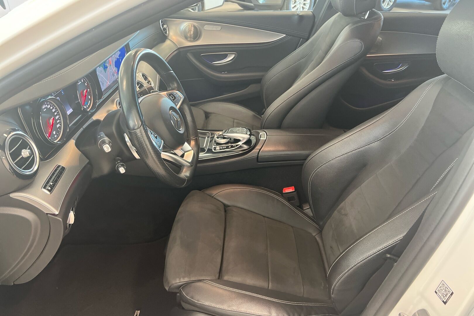 Mercedes-Benz E iso kuva 7