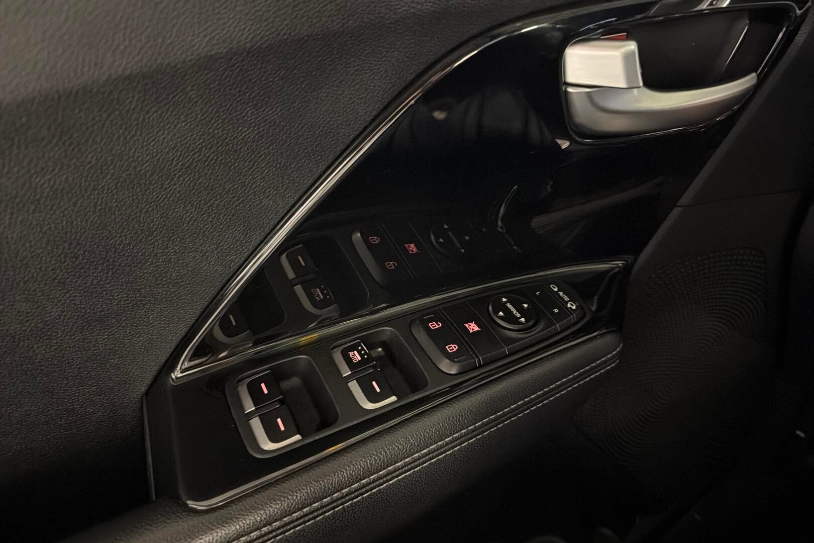 Kia Niro plug-in iso kuva 18
