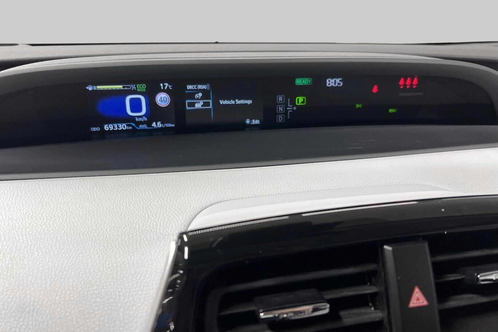 Toyota Prius iso kuva 9