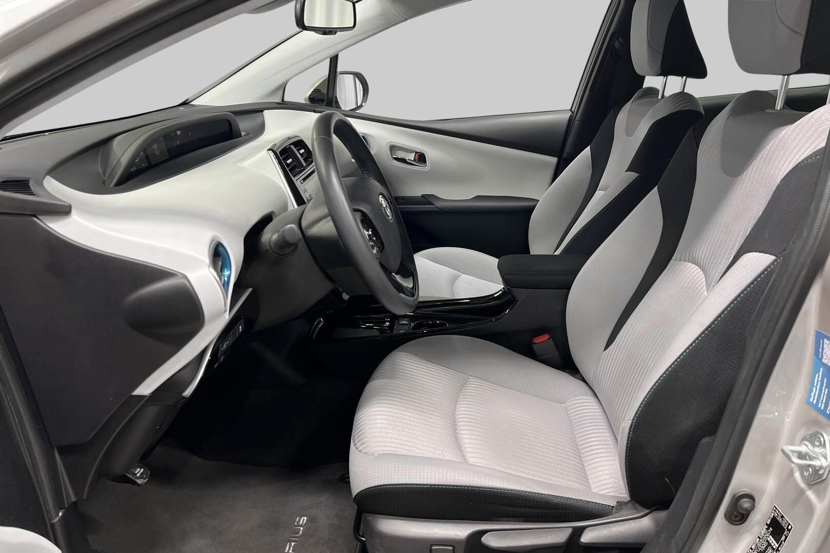 Toyota Prius iso kuva 5