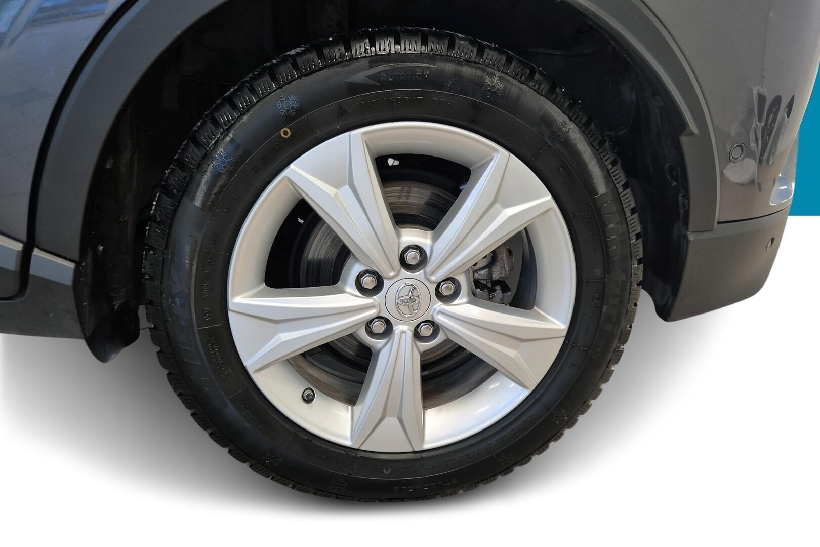 Toyota C-HR iso kuva 13