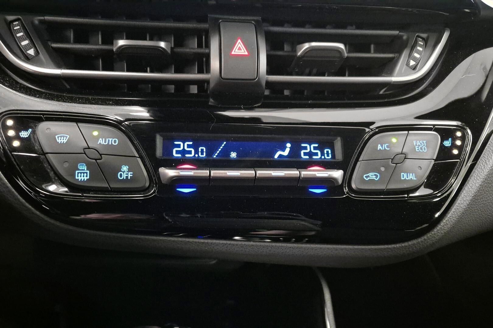 Toyota C-HR iso kuva 15