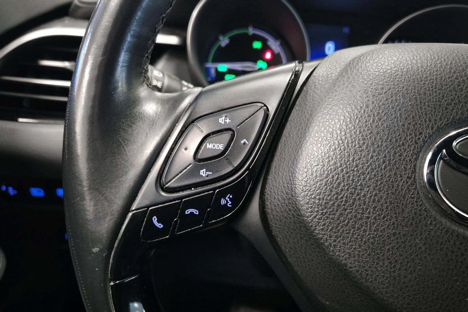 Toyota C-HR iso kuva 18